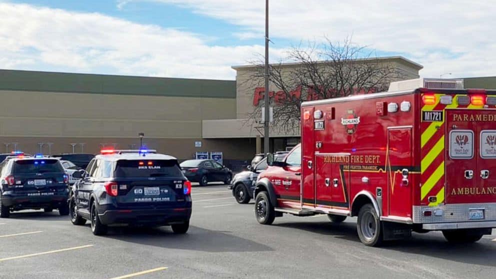 PHOTO: Police and emergency services respond to the scene of a reported shooting at the Fred Meyer grocery store in Richland, Wash., Feb. 7, 2022.