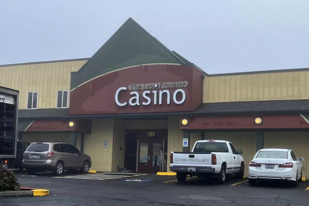 4 people stabbed at Washington state casino, man arrested